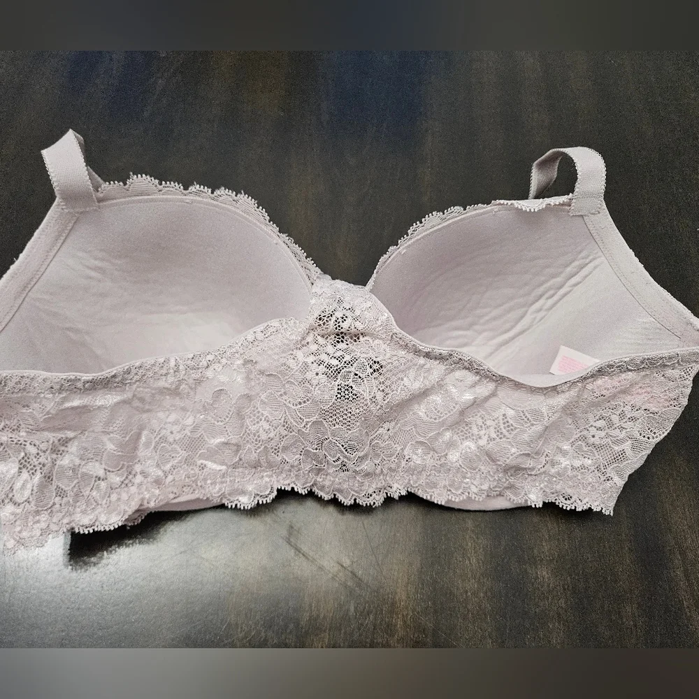 Victoria's Secret Lace Push-Up Bra in Light Pink - Picture 3 of 7